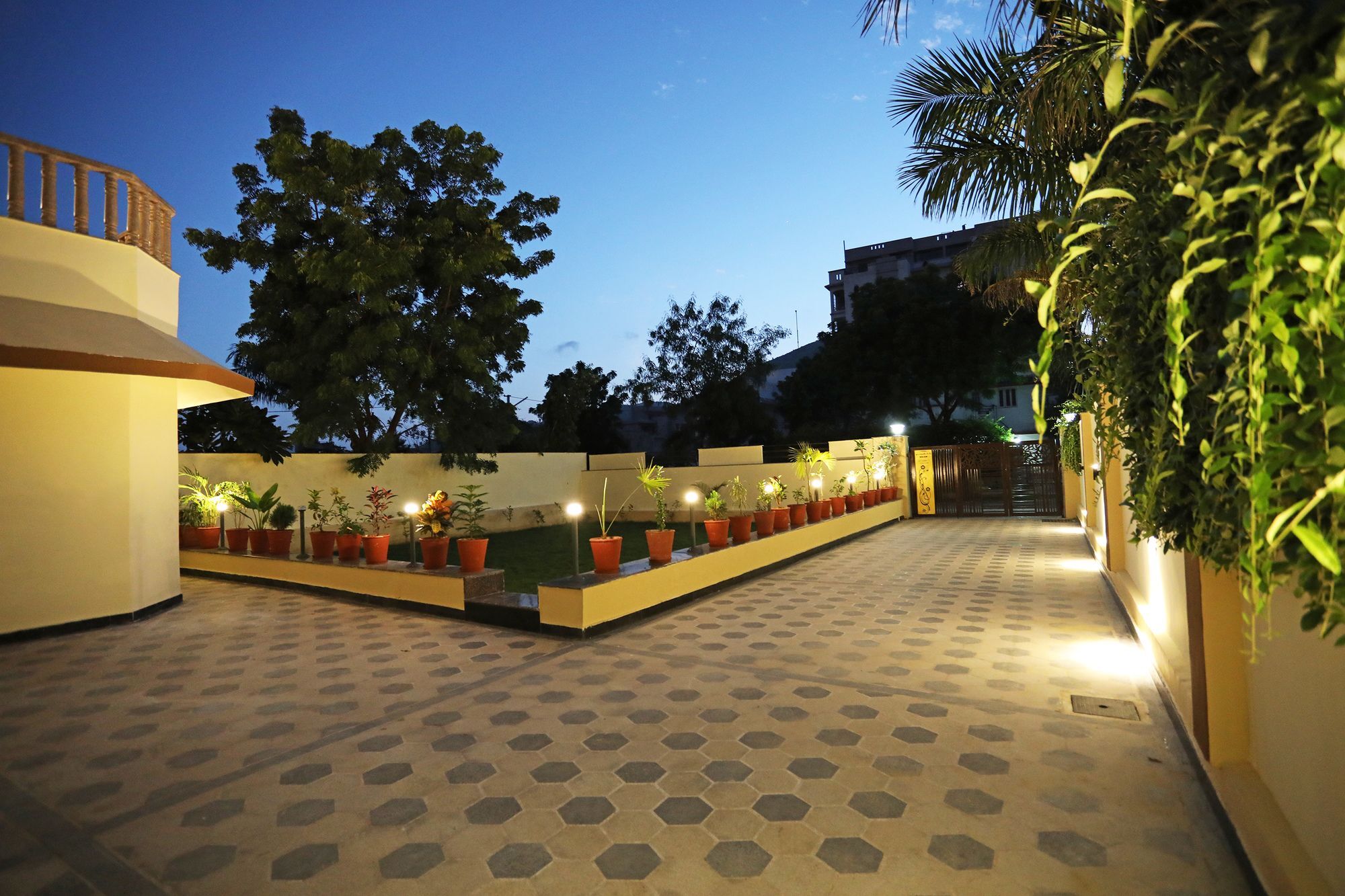 Oyo 9428 Hill View Room Goverdhan Vilas Udaipur Luaran gambar